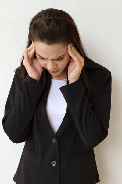 Mujer con dolor de cabeza, migraña, estrés, insomnio, resaca —  Fotos de Stock