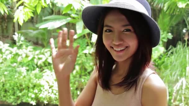 Smiling woman waving her hand in nature : tripod HD — Stock Video