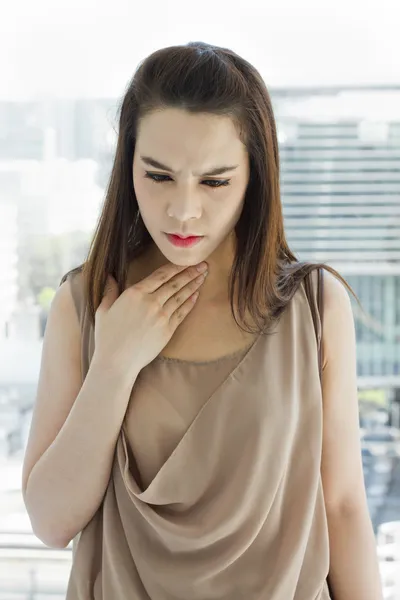 Wanita sakit dengan masalah tenggorokan — Stok Foto