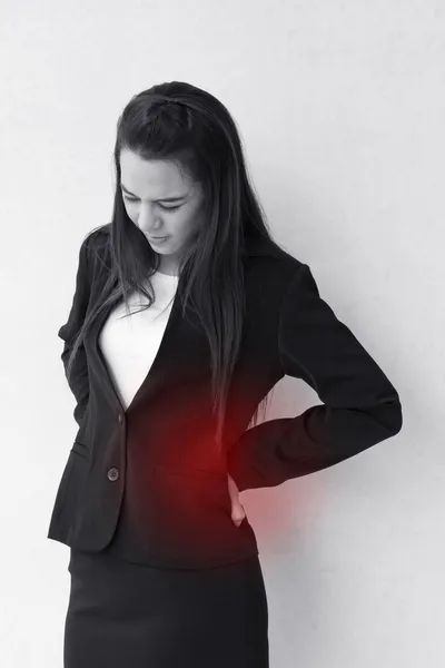 Mal di schiena di donna d'affari, concetto di sindrome da ufficio con rotazione — Foto Stock