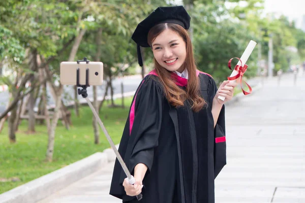 Glad Leende Asiatisk Kvinna College Student Tar Selfie Foto Början — Stockfoto