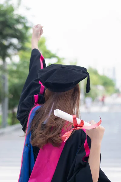 Vissza Főiskolai Hallgatók Kezdőnapján Koncepció Sikeres Oktatás Boldog Diploma Női — Stock Fotó