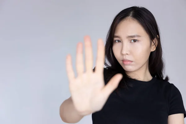 Mujer Diciendo Con Gesto Mano Que Rechaza Expresión Facial Negativa —  Fotos de Stock