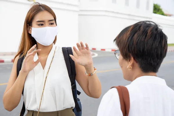 Fearful Vaccinated Woman Wearing Mask Having Hard Time Unvaccinated Vaxxer — Stock Photo, Image