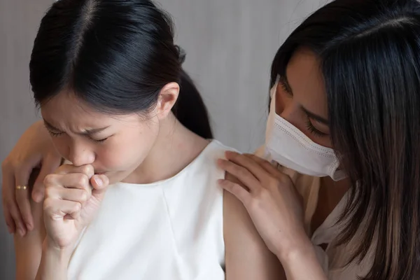 Mujer Vacunada Que Usa Mascarilla Facial Que Cuida Mujer Vacunada — Foto de Stock