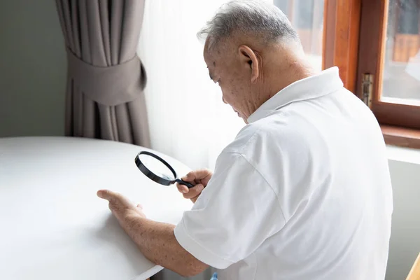 Old Senior Male Fortune Teller Doing Palmistry Fortune Telling — Stockfoto