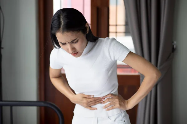 Mujer Asiática Con Dolor Estómago Concepto Calambre Menstrual Dolor Abdominal — Foto de Stock