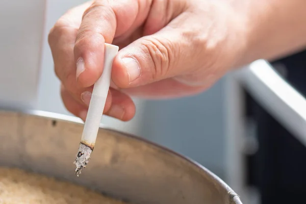 Stoppen Met Roken Stoppen Met Roken Concept Man Hand Weggooien — Stockfoto