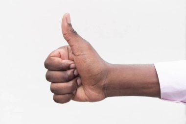 Onaylayan el hareketi, genç Afrikalı adam eli.