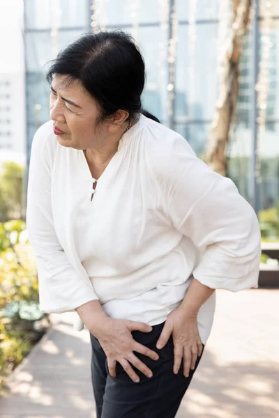 Anciana Asiática Enferma Que Sufre Dolor Pélvico Rigidez Cadera Gota — Foto de Stock