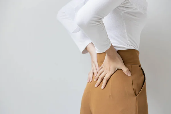 Mujer Sufre Dolor Espalda Baja Hernia Disco Espinal Desplazamiento Columna — Foto de Stock