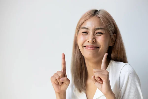 Excited Southeast Asian Young Adult Woman Colored Hair Pointing One — ストック写真