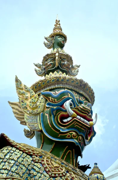 Estatua del guardián en el templo — Foto de Stock