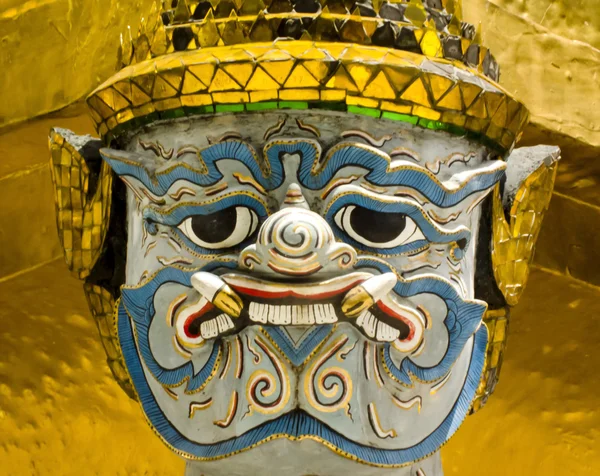 Estatua del guardián de la cara en el templo — Foto de Stock