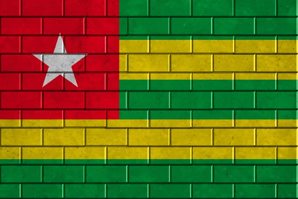 Togo-Flagge auf Ziegelwand gemalt — Stockfoto