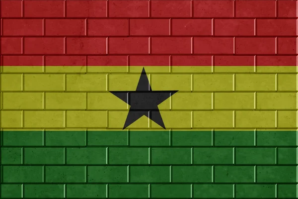 Μια εικόνα της σημαίας Γκάνα ζωγραφισμένο σε ένα τοίχο από τούβλα σε μια αστική περιοχή — Φωτογραφία Αρχείου