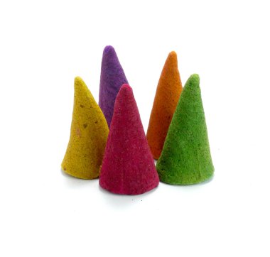 Beyaz arka plan üzerinde izole renkli tütsü yukarıya kapatmak