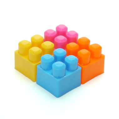 Beyaz arka plan üzerinde izole meccano oyuncak