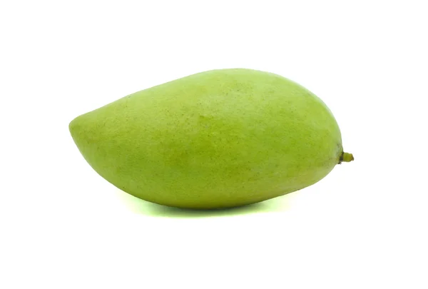 Een groene mango ion witte achtergrond — Stockfoto