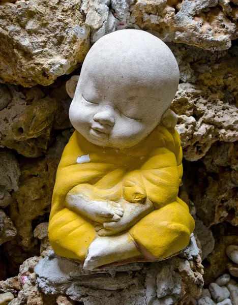 Ceramika dziecko mnicha — Zdjęcie stockowe