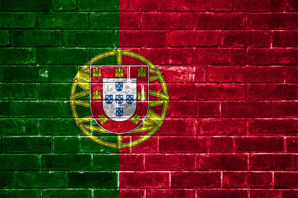 Bandeira de Portugal pintada numa parede de tijolos — Fotografia de Stock