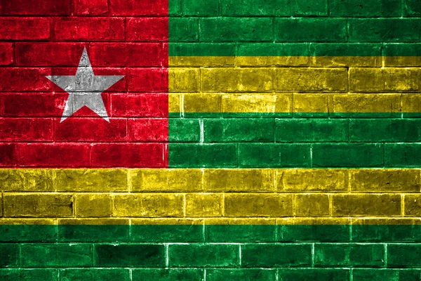 Togo-Flagge auf Ziegelwand gemalt — Stockfoto