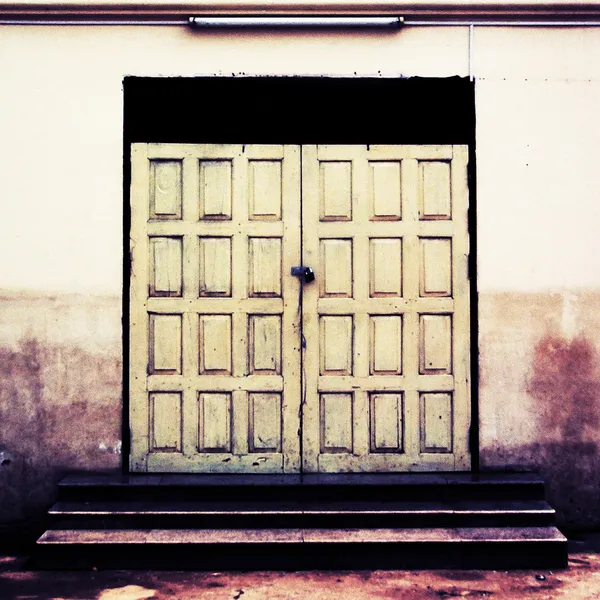 Porta de madeira velho estilo retro vintage — Fotografia de Stock