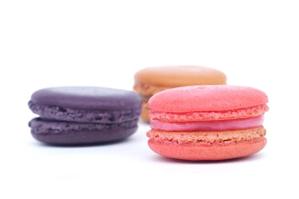 Macarons geïsoleerd op witte achtergrond — Stockfoto