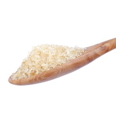 Beyaz arka plan üzerinde izole kaşık toz şeker