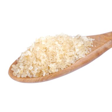 Beyaz arka plan üzerinde izole kaşık toz şeker