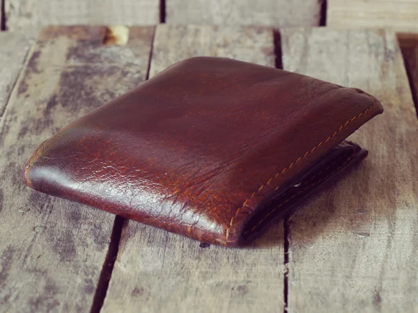 木製の古いレトロなビンテージ スタイルの財布 — ストック写真