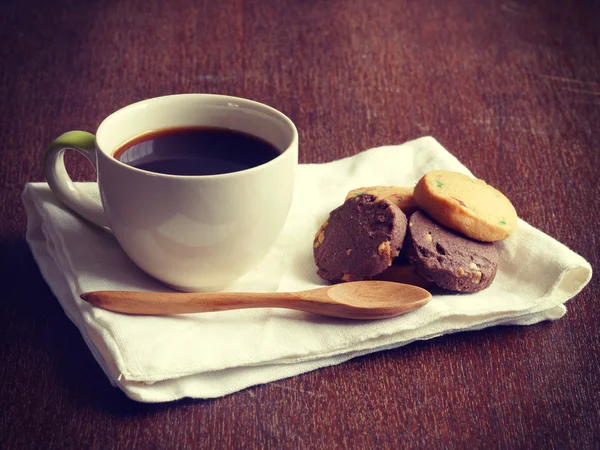 Tasse Kaffee und Kekse im alten Retro-Vintage-Stil — Stockfoto
