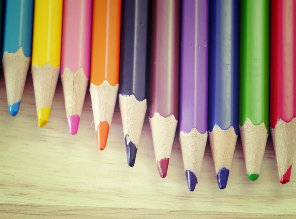 Цветные карандаши в старинном стиле ретро — стоковое фото