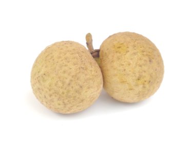 Longan beyaz arkaplanda izole edildi