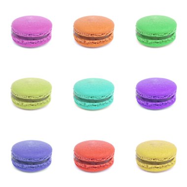 tecrit beyaz bir arka plan üzerinde renkli macaroons koleksiyonu ayarla
