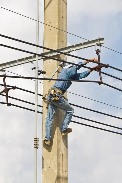 Reparatur elektrischer Übertragungsleitungen — Stockfoto