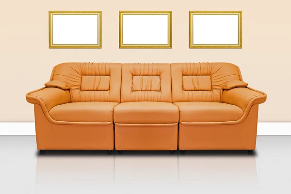 Πορτοκαλί ο σύγχρονος καναπές — Φωτογραφία Αρχείου