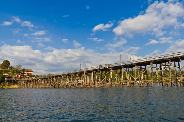 Langste houten brug in thailand — Stockfoto