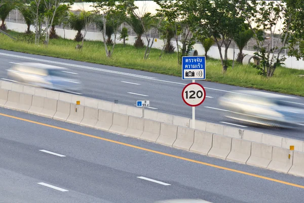 Speed limit and speed camera signpost — Stock Photo, Image