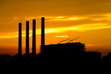 gaz türbini elektrik santrali silüeti