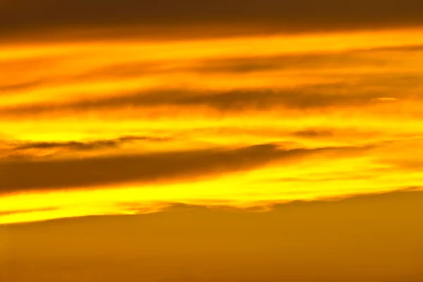 Oranje hemel bij zonsondergang — Stockfoto