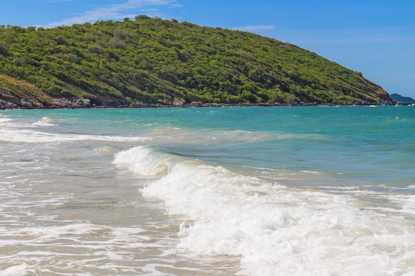 Açık turkuaz deniz ve plaj — Stok fotoğraf