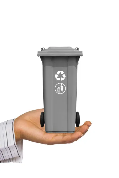 Mão oferta lata de lixo cinza — Fotografia de Stock