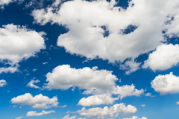 Weiße Wolke — Stockfoto