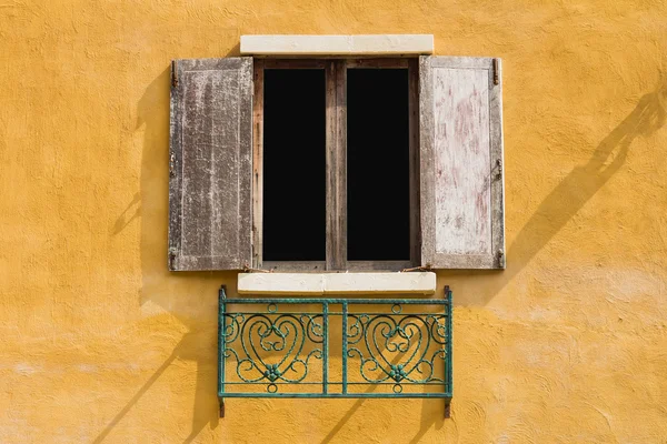 Eski dikdörtgen pencere — Stok fotoğraf
