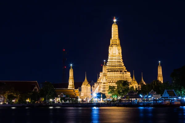 Wat Arun al anochecer — Foto de Stock