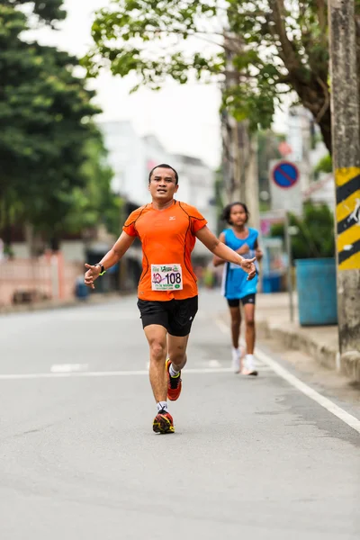 Atleta in corsa in mini-maratona — Foto Stock