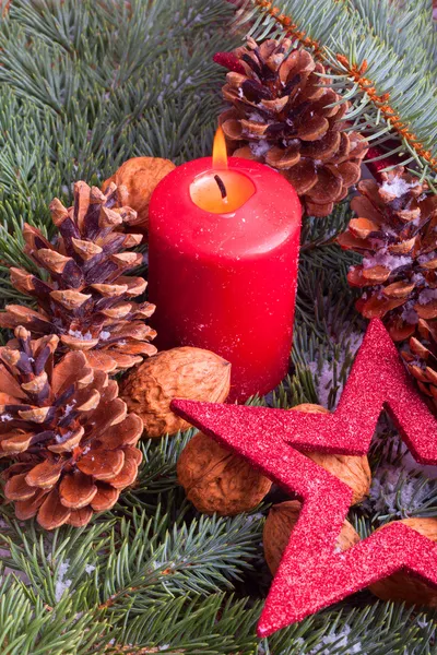 Kerstdecoratie met komst kaars — Stockfoto