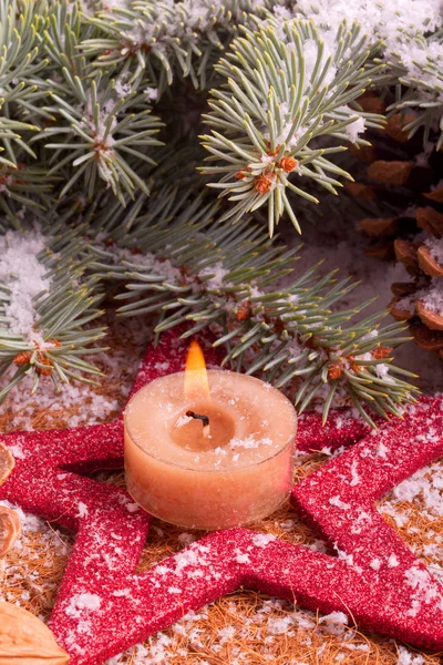 Decorazione natalizia con candela dell'avvento — Foto Stock