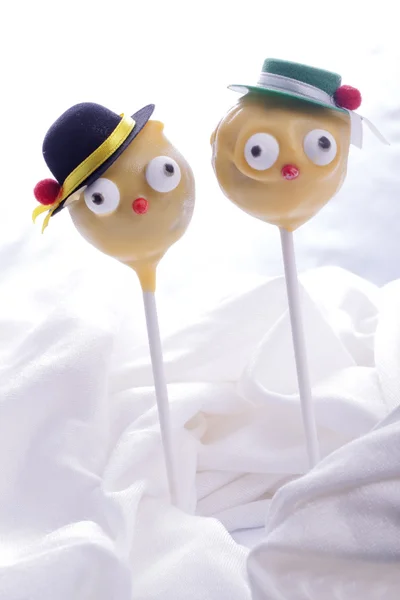 Çocuk doğum için sarı cakepops — Stok fotoğraf